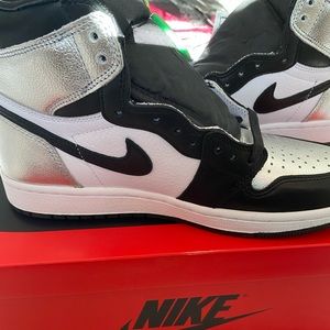 Women’s Jordans 1 OG black and silver